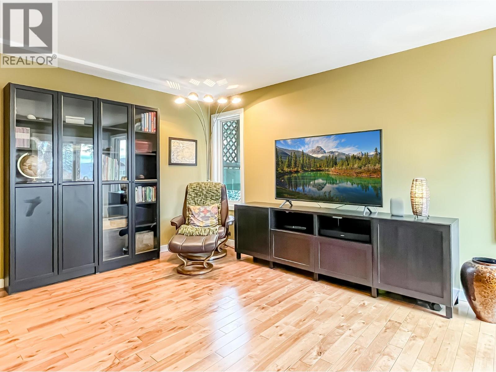 442 Clifton Road N, Kelowna