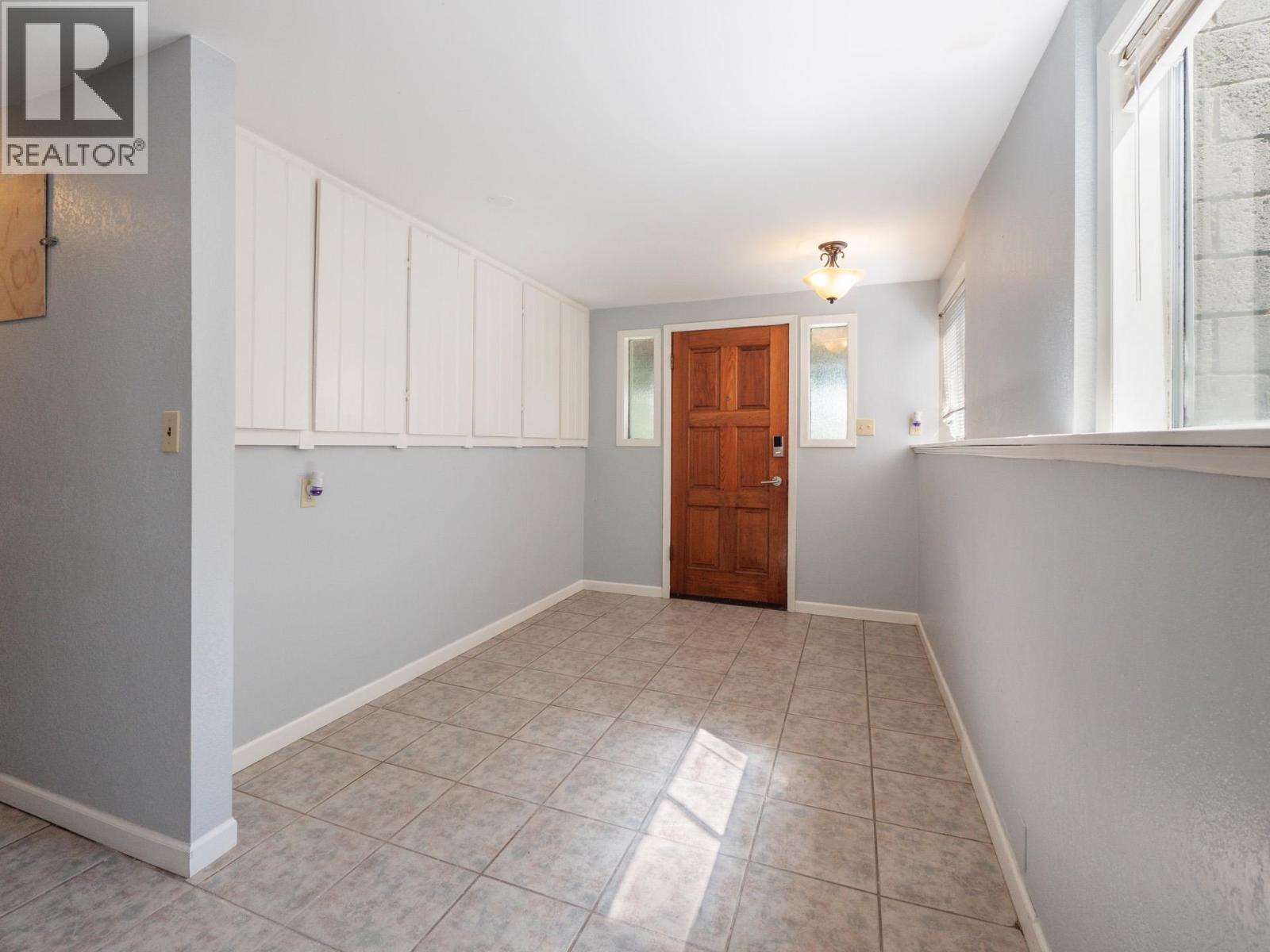 642 GOWER POINT ROAD, Gibsons