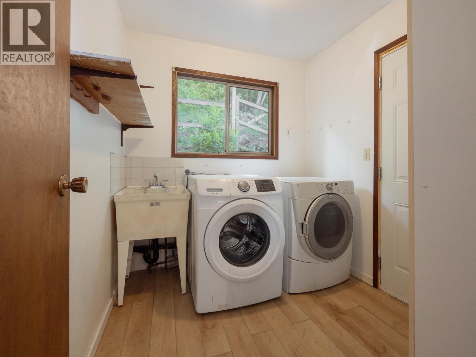 642 GOWER POINT ROAD, Gibsons