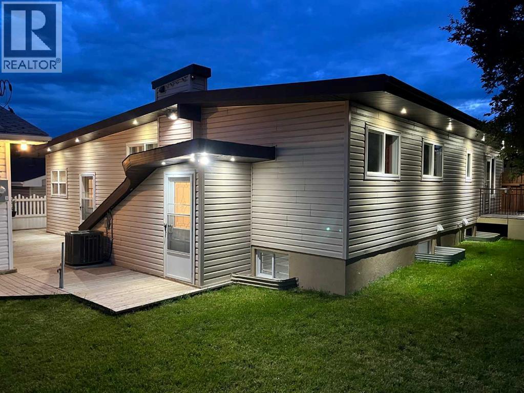 Single Family House Bungalow for Sale in  Dalton Drive NW Dalhousie Calgary 