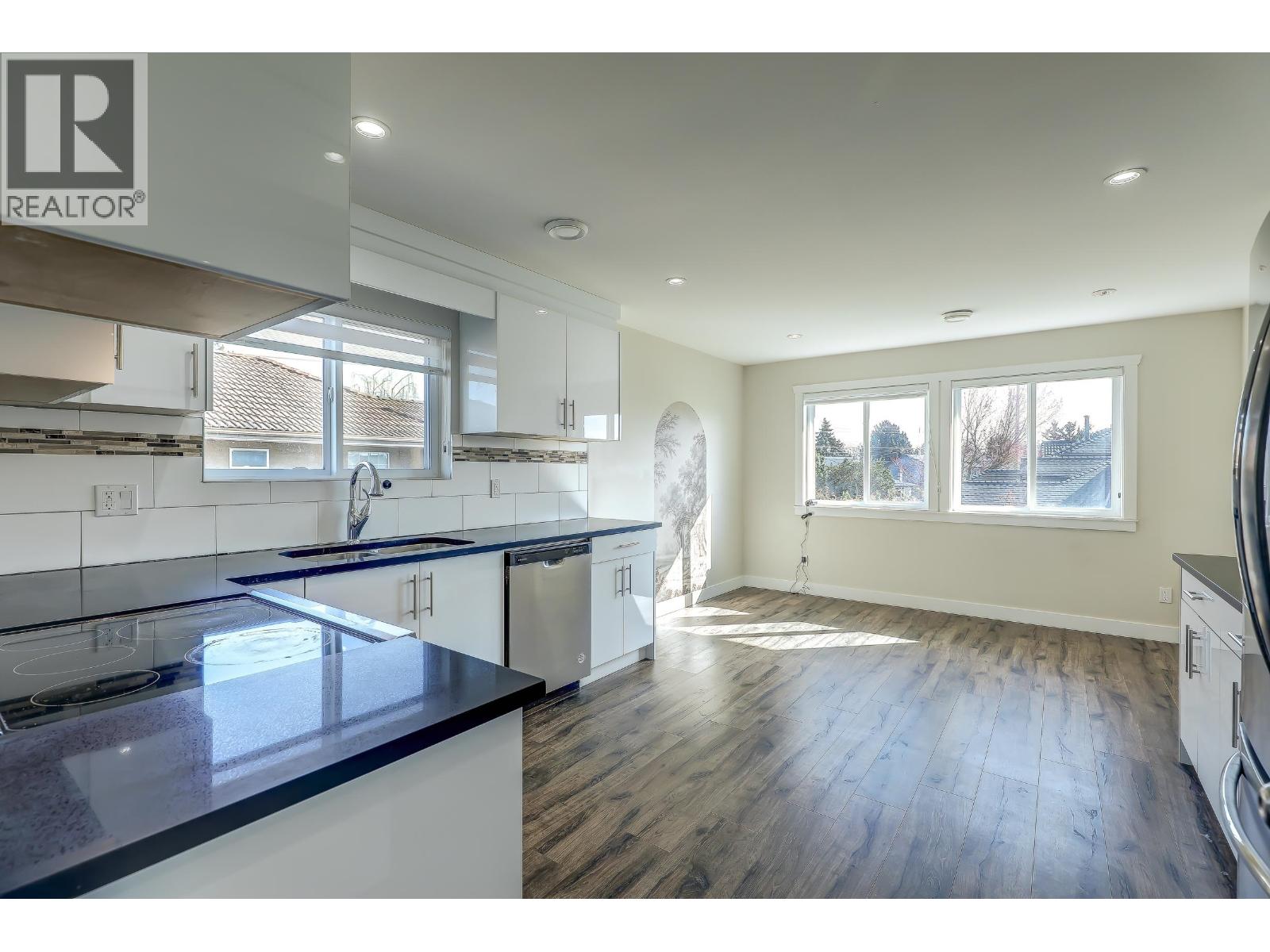 4620 RIVER Road West, Ladner