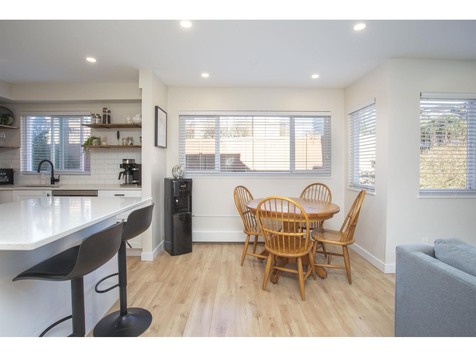 202 1381 MARTIN STREET, White Rock