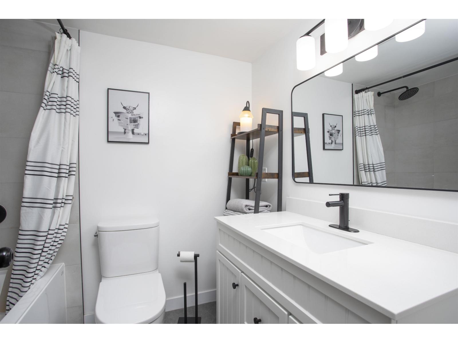 202 1381 MARTIN STREET, White Rock