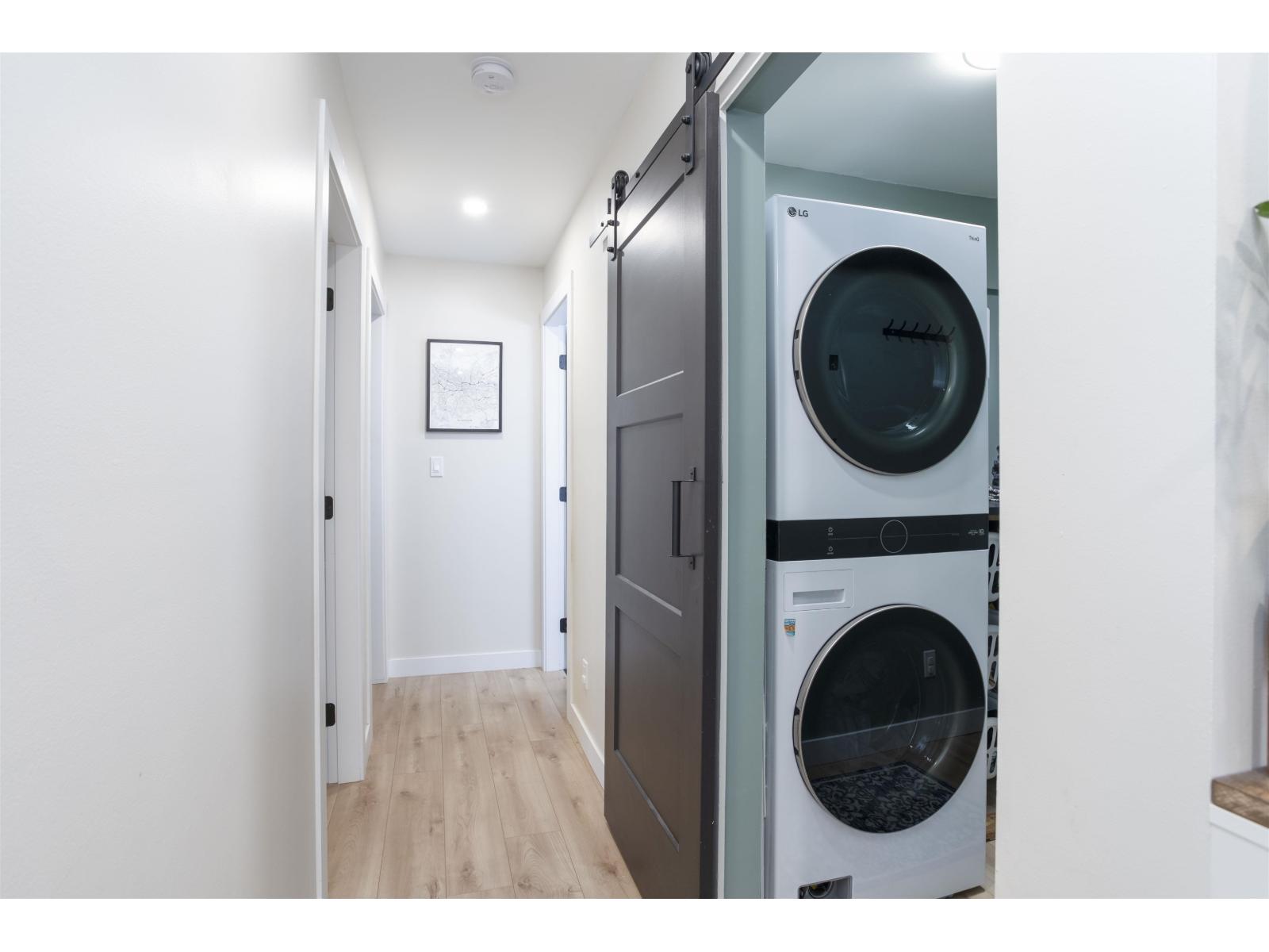 202 1381 MARTIN STREET, White Rock