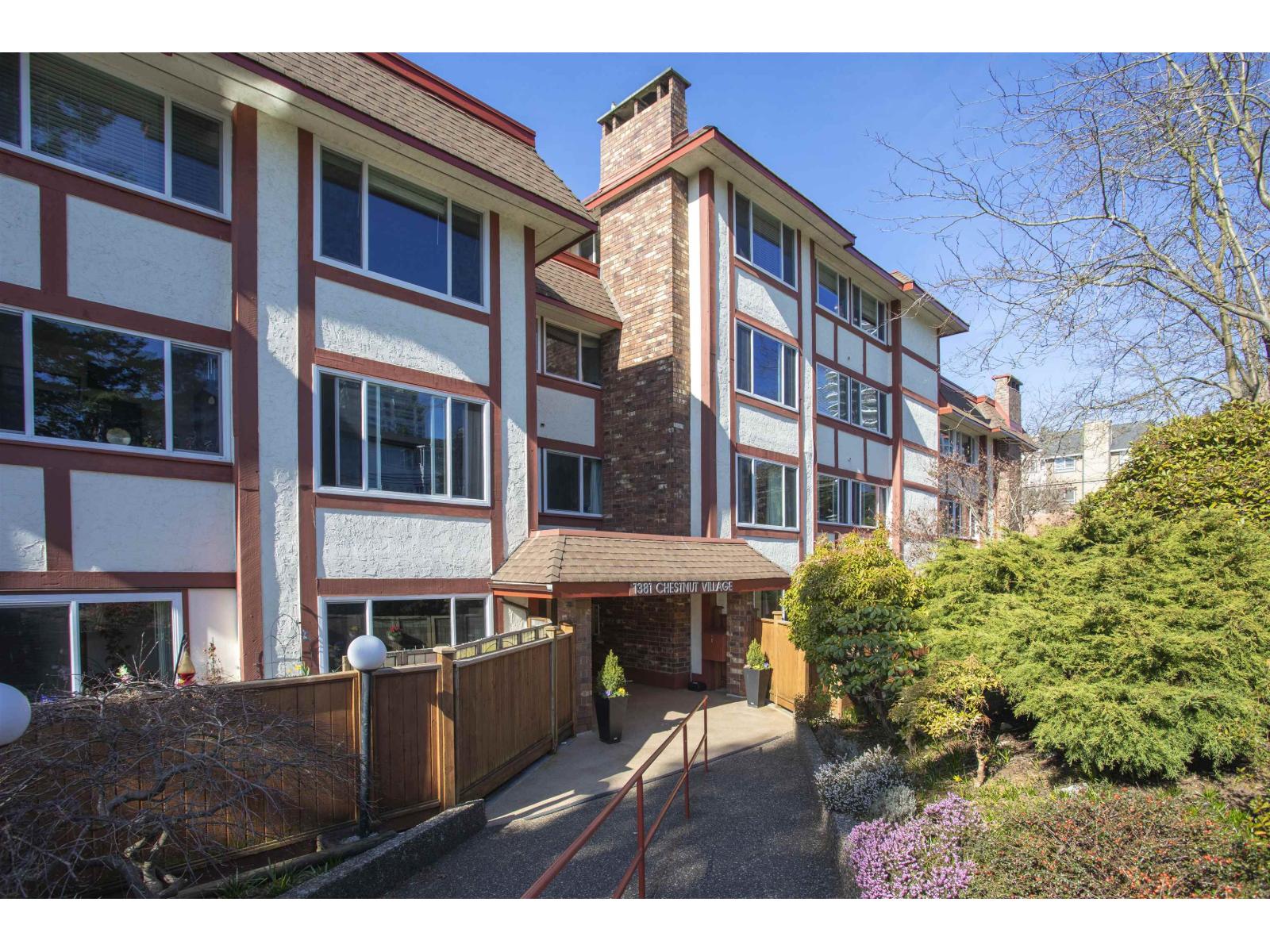 202 1381 MARTIN STREET, White Rock