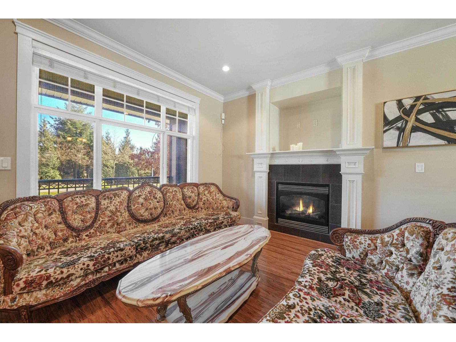 6865 196 STREET - Photo 3 of 36, Surrey, British Columbia