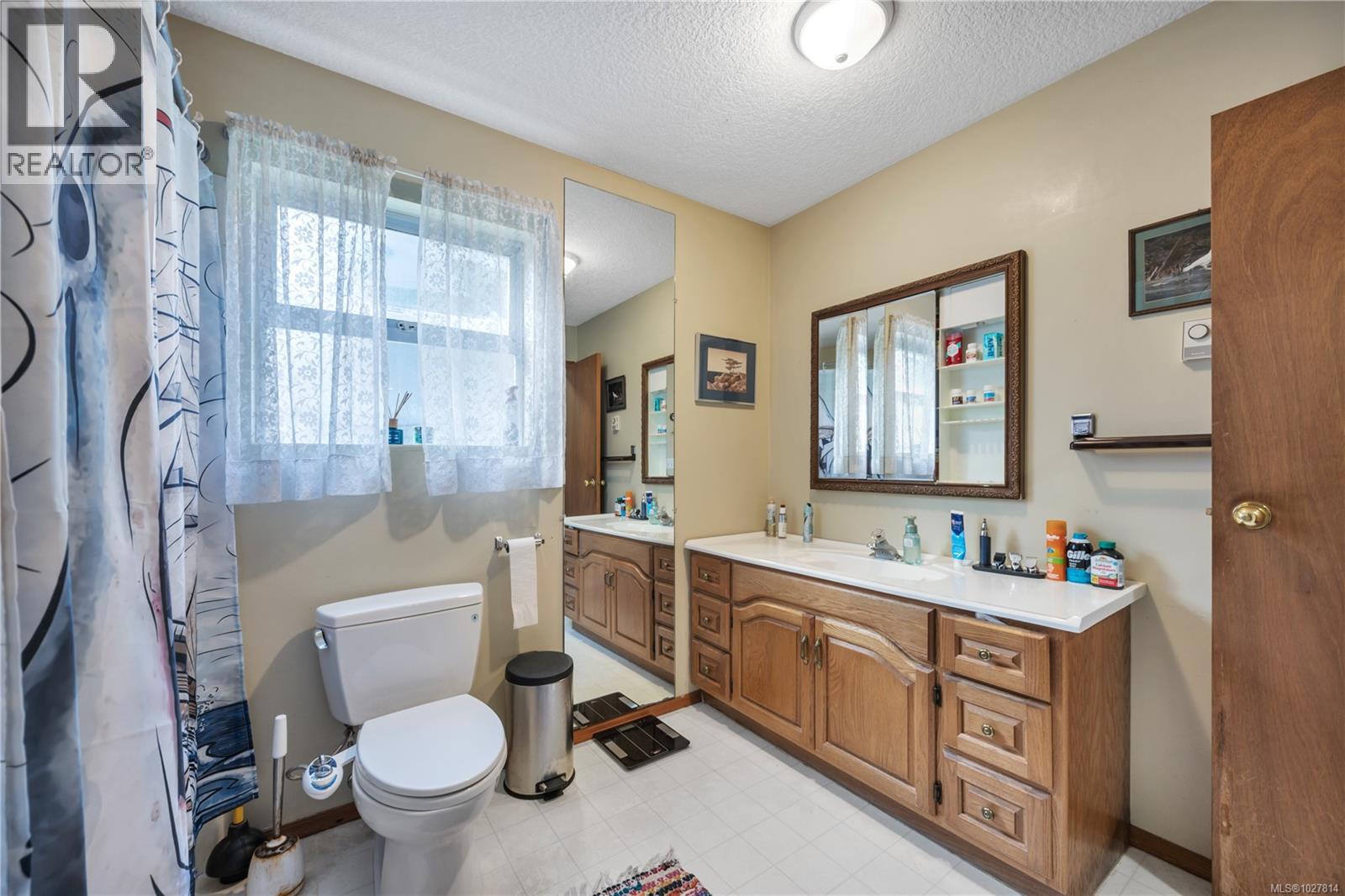 13655 Prospect Dr, Ladysmith