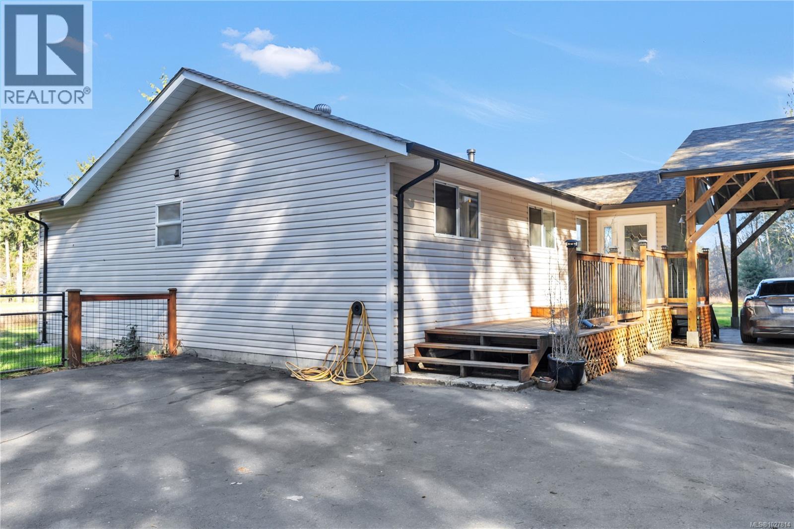 13655 Prospect Dr, Ladysmith