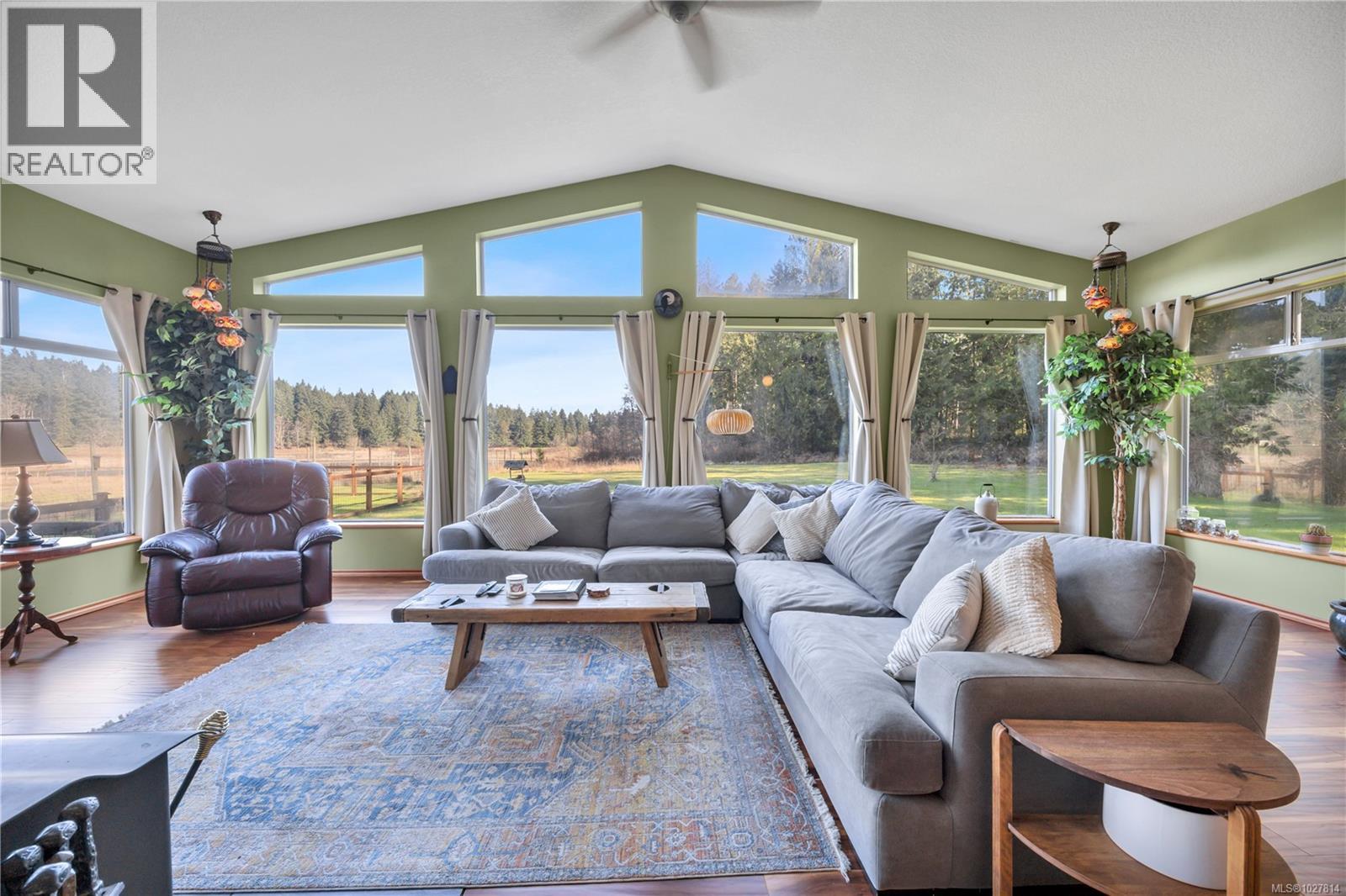 13655 Prospect Dr, Ladysmith