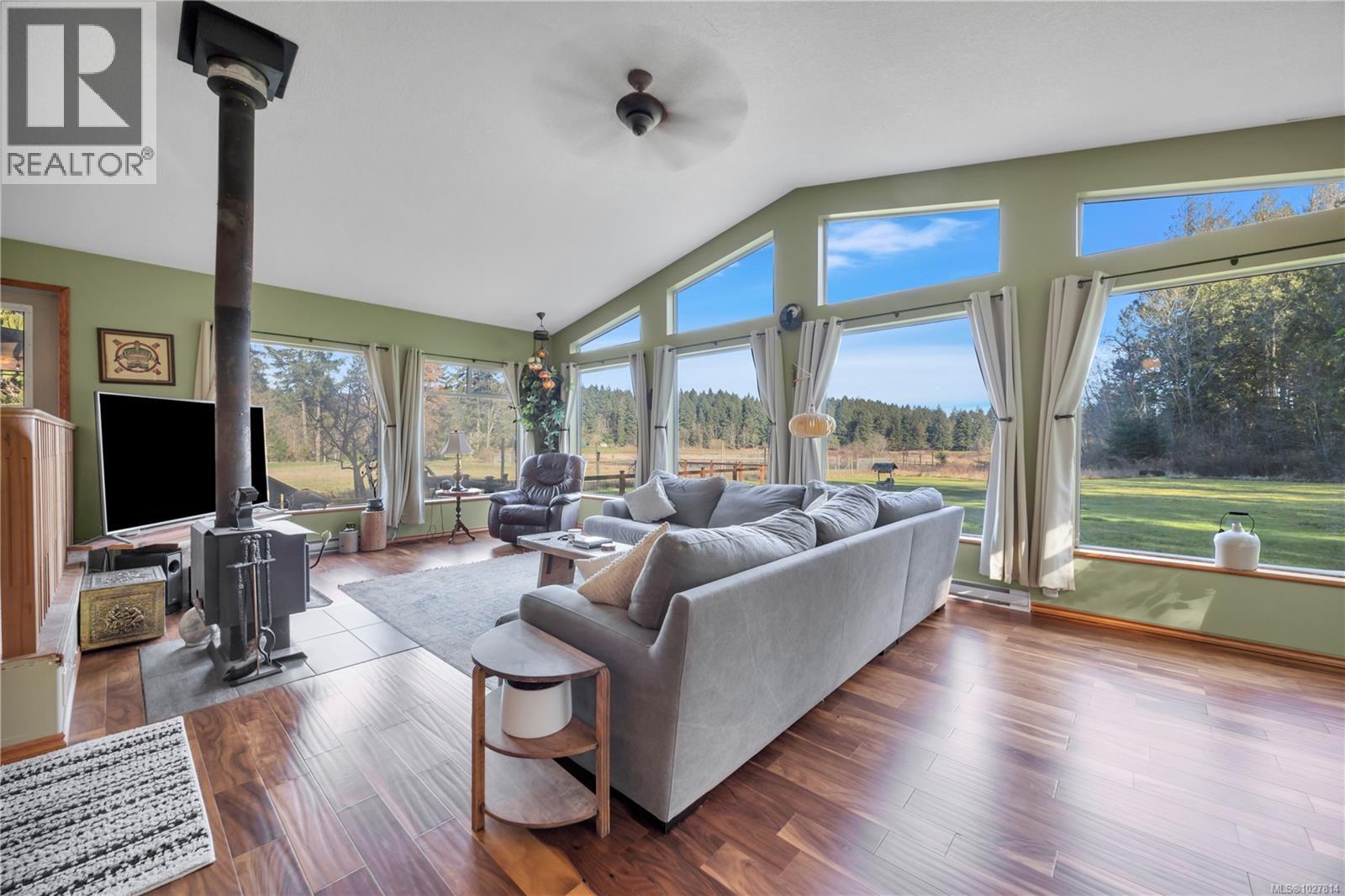 13655 Prospect Dr, Ladysmith