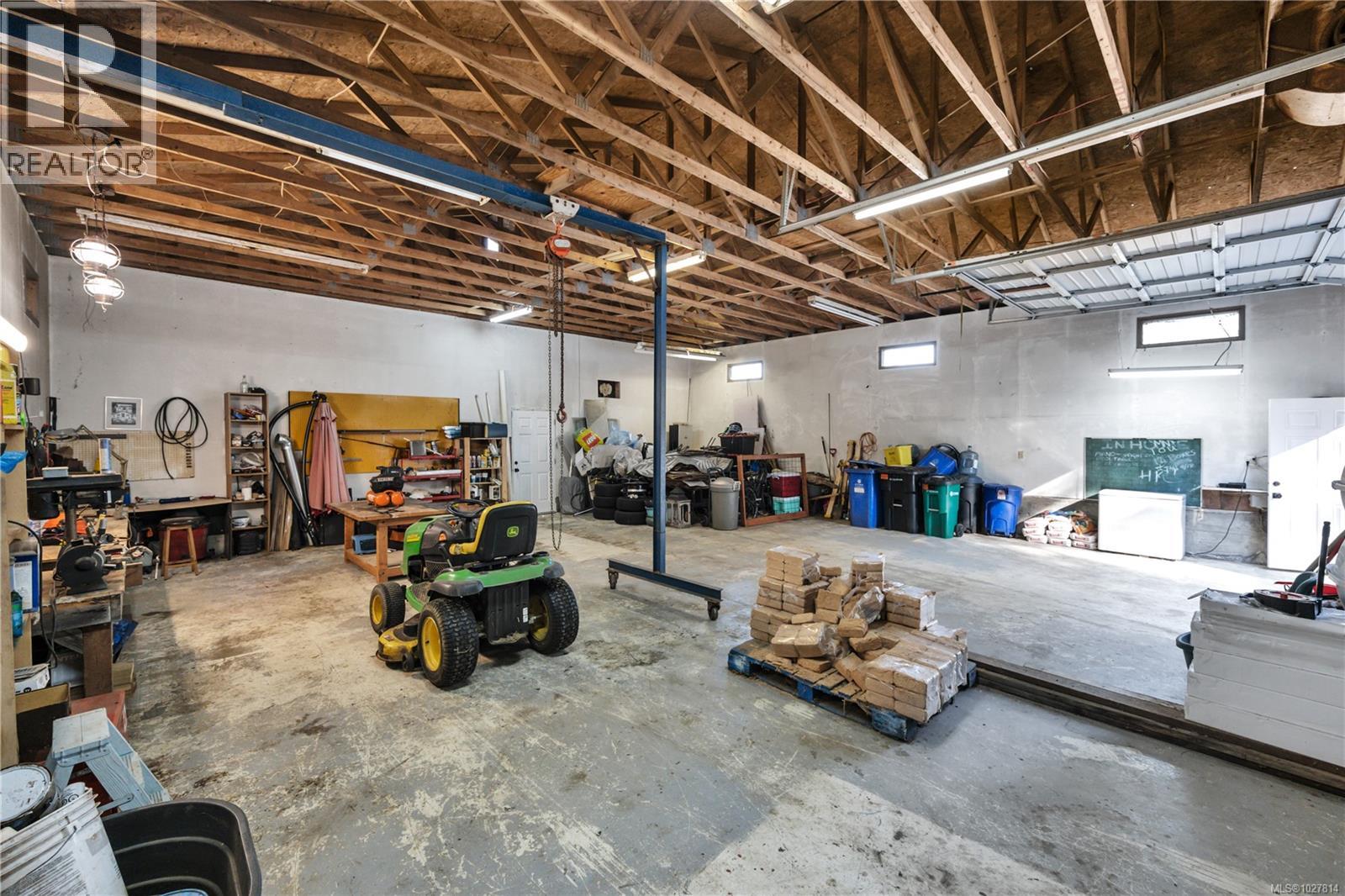 13655 Prospect Dr, Ladysmith