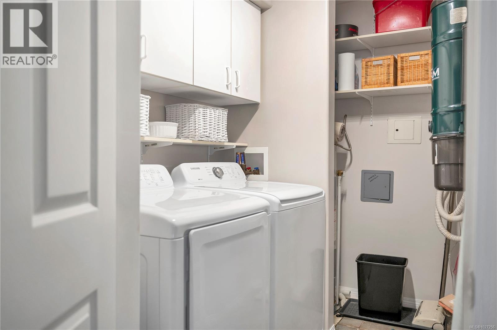 #107 350 ISLAND HWY S - 32