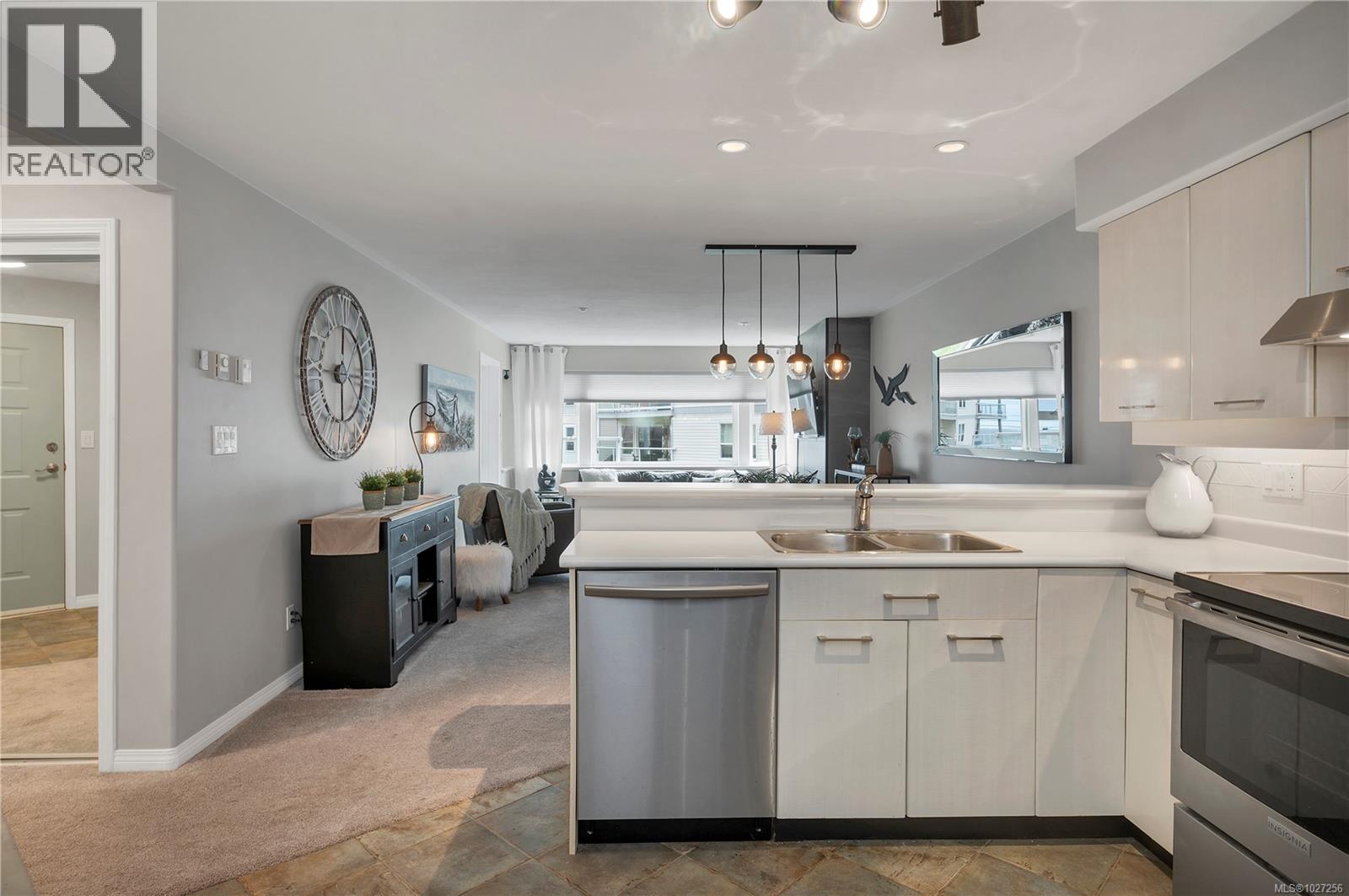 #107 350 ISLAND HWY S - 7