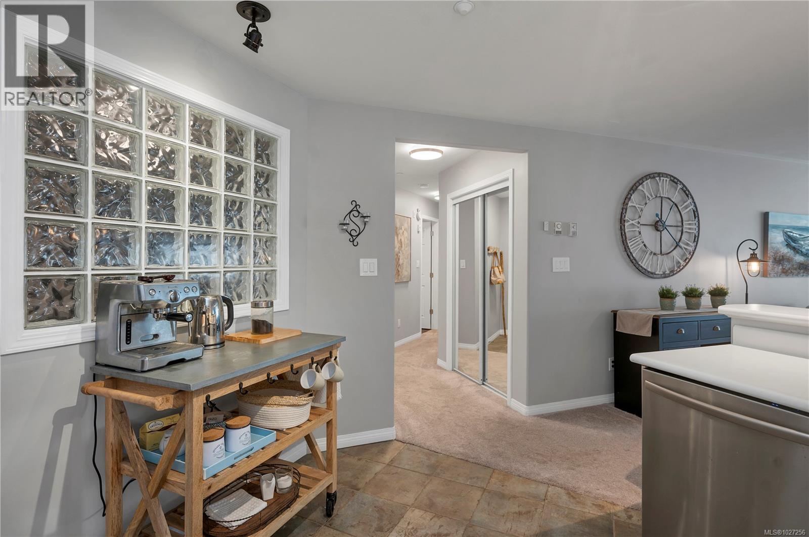 #107 350 ISLAND HWY S - 9