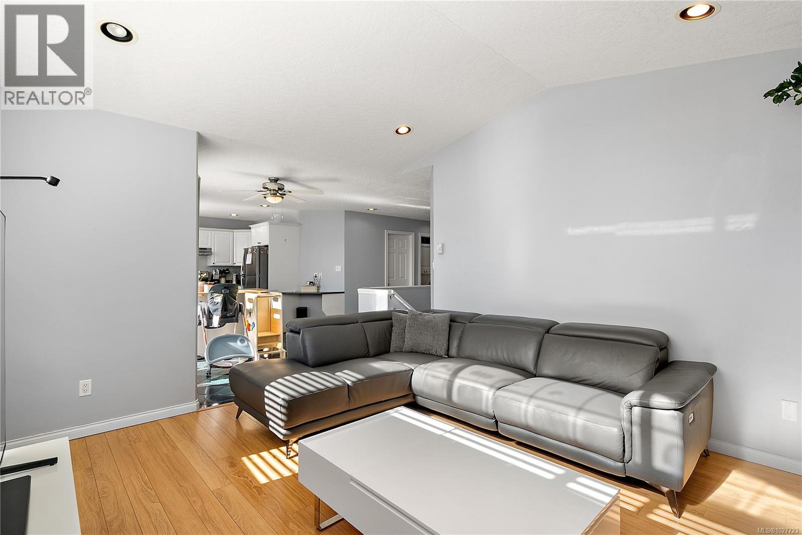  2124 James White Boulevard West, Sidney