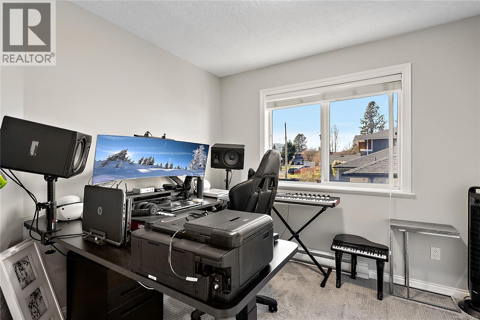  2124 James White Boulevard West, Sidney