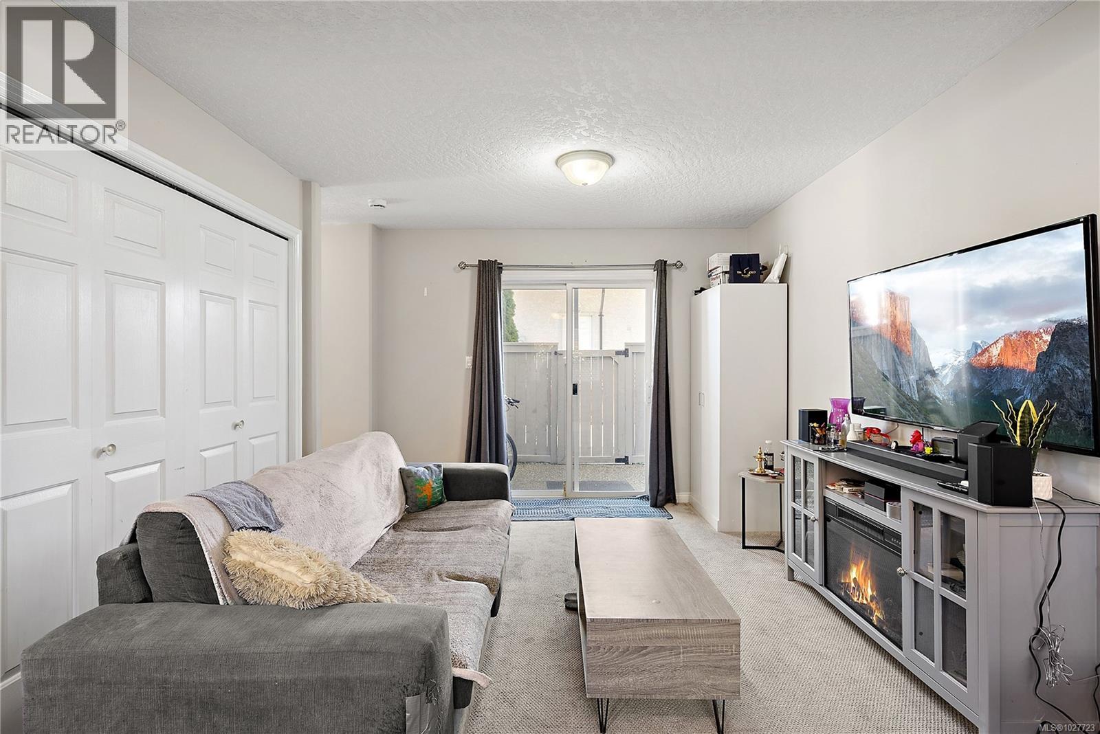  2124 James White Boulevard West, Sidney