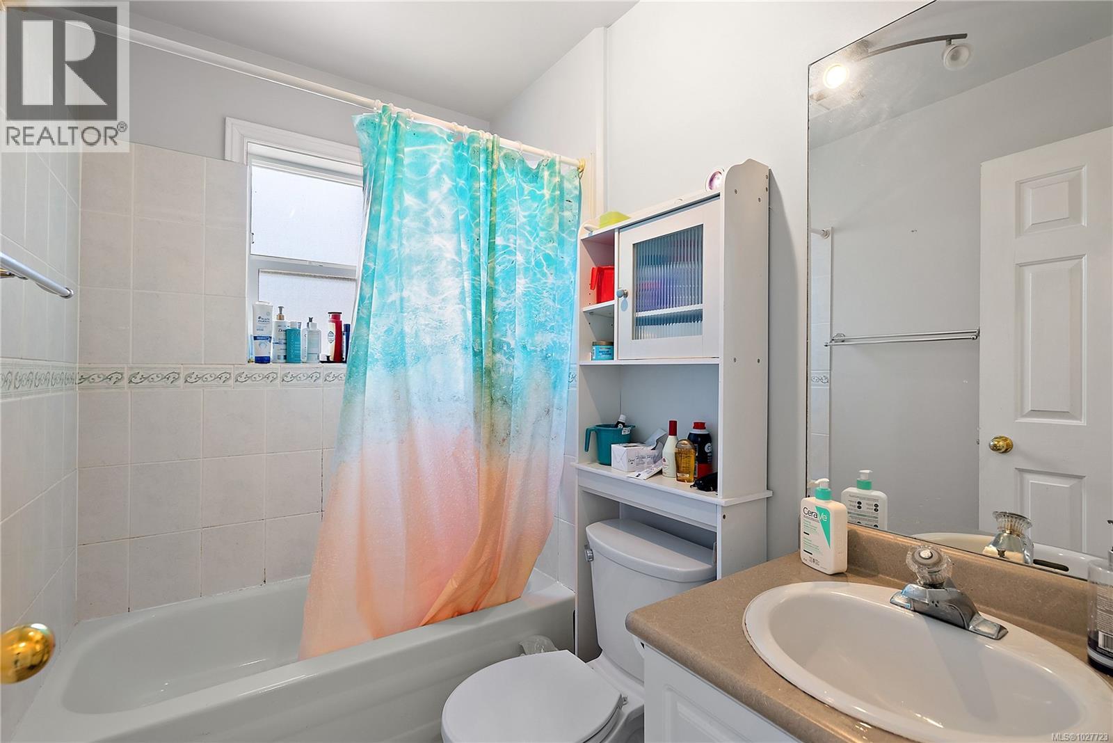  2124 James White Boulevard West, Sidney