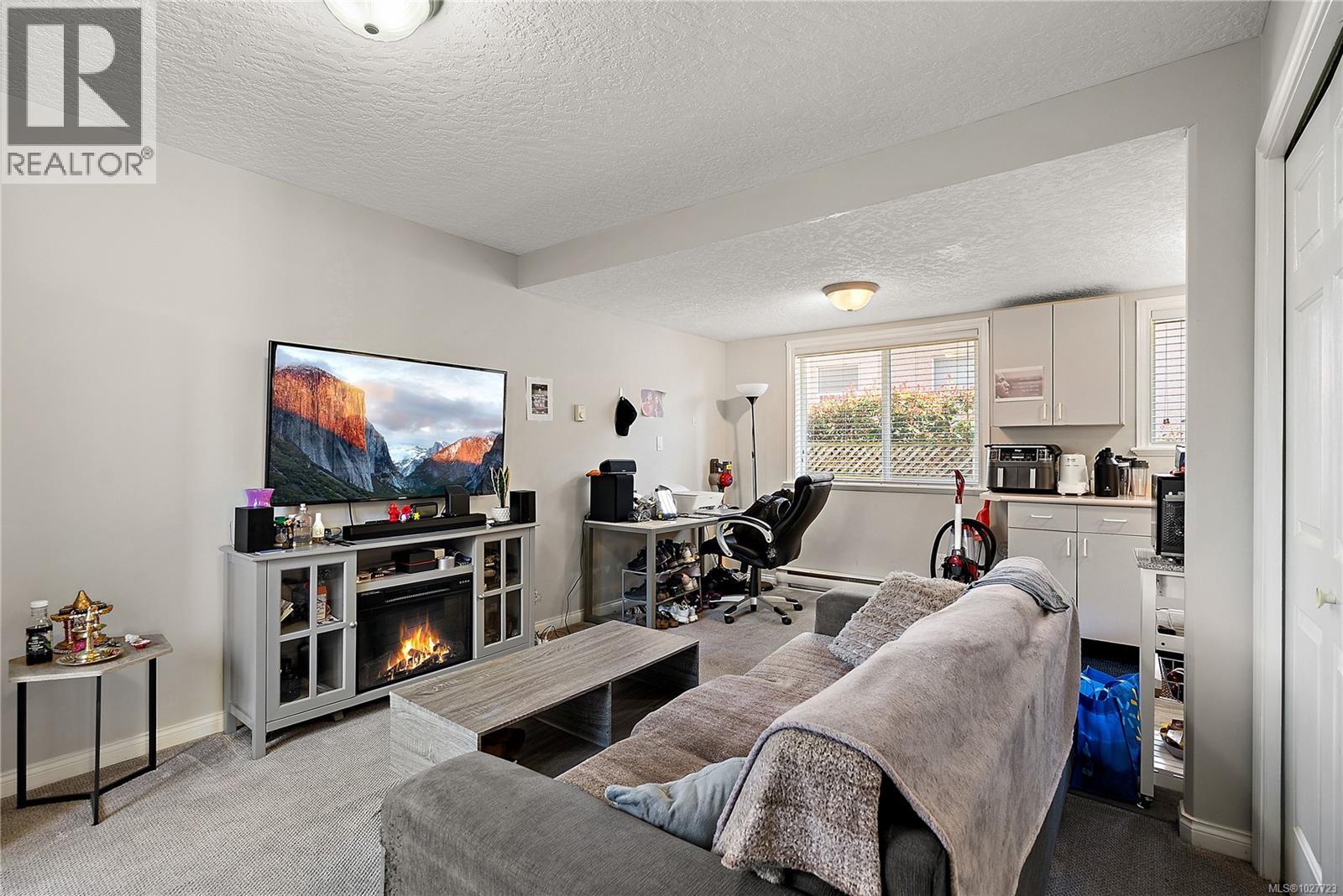  2124 James White Boulevard West, Sidney