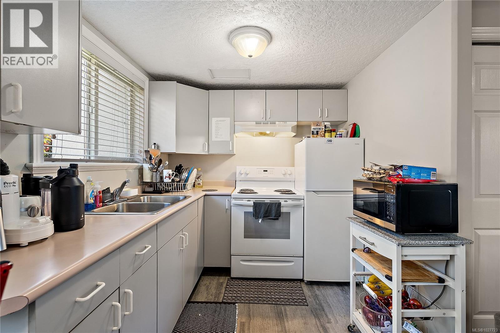  2124 James White Boulevard West, Sidney