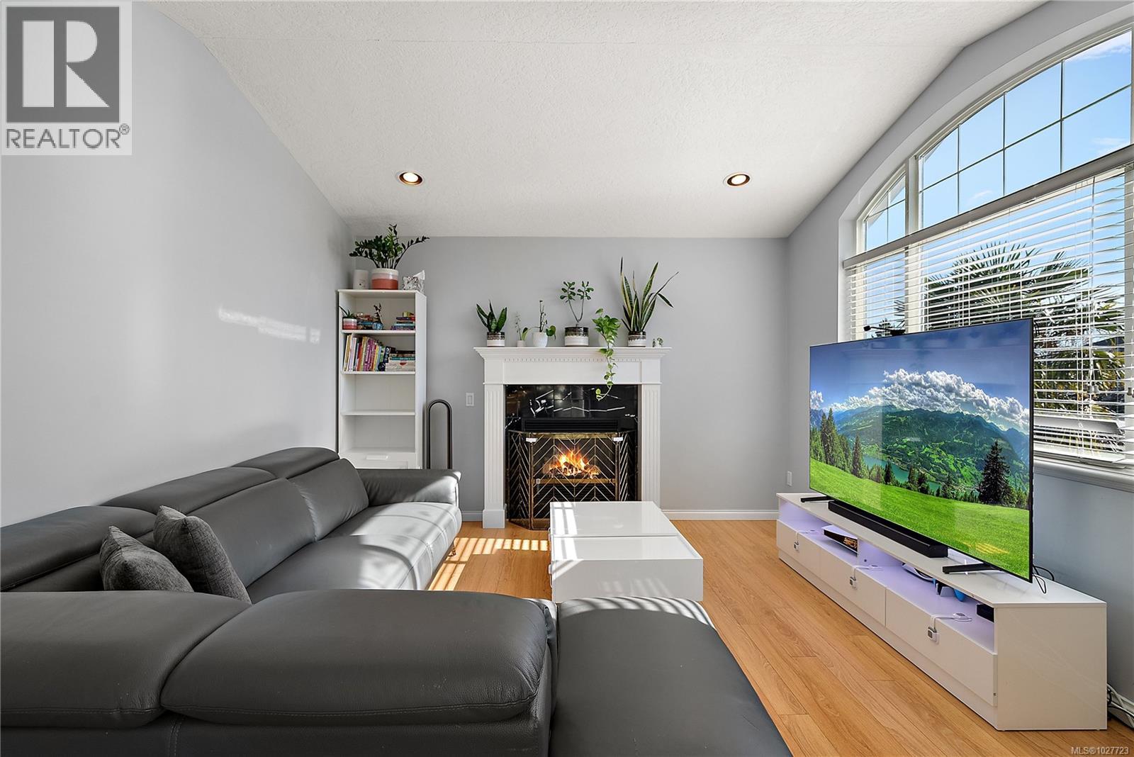  2124 James White Boulevard West, Sidney