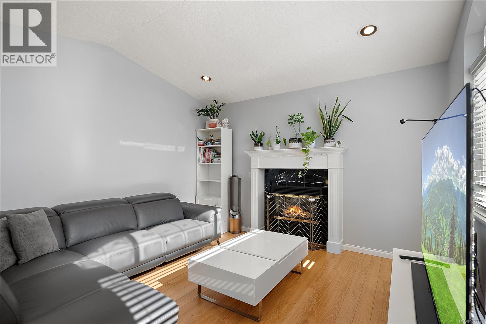  2124 James White Boulevard West, Sidney