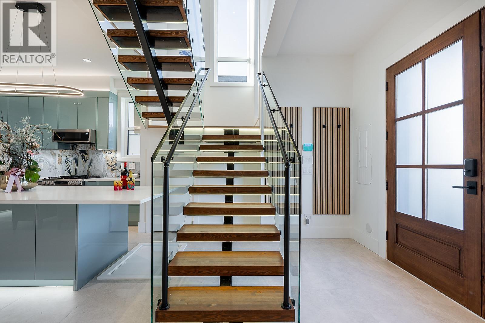 101 1204 HAMMOND AVENUE, Coquitlam