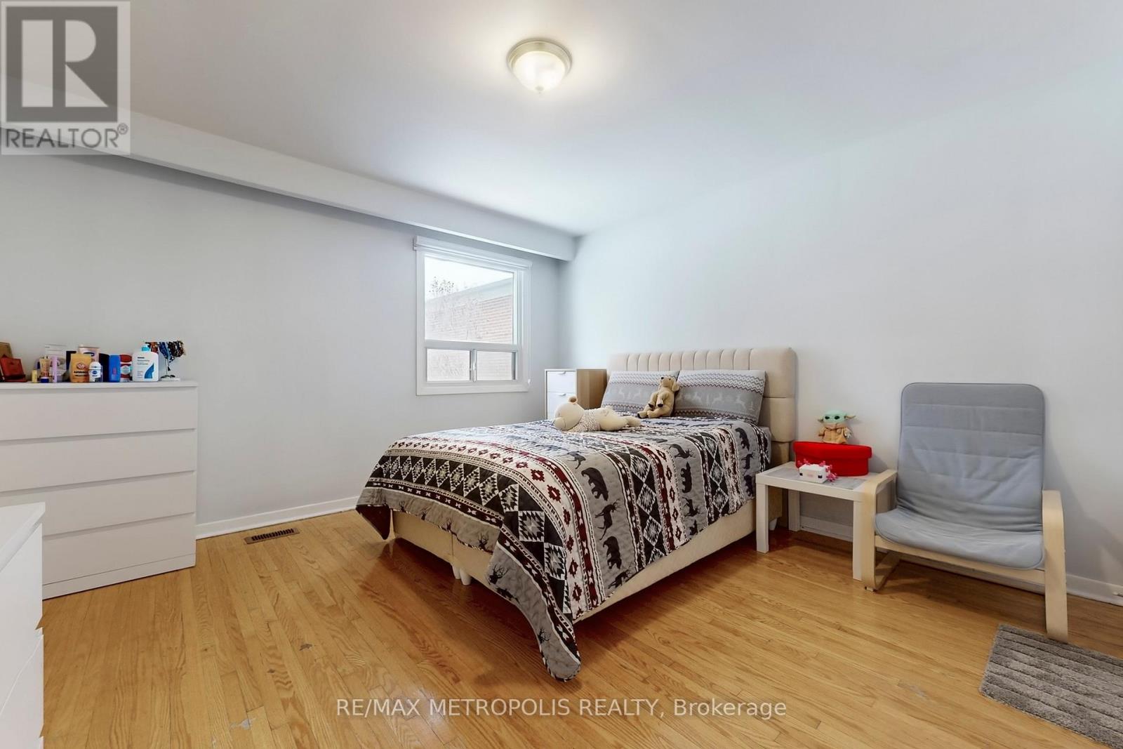 20 KNOX AVENUE - 18