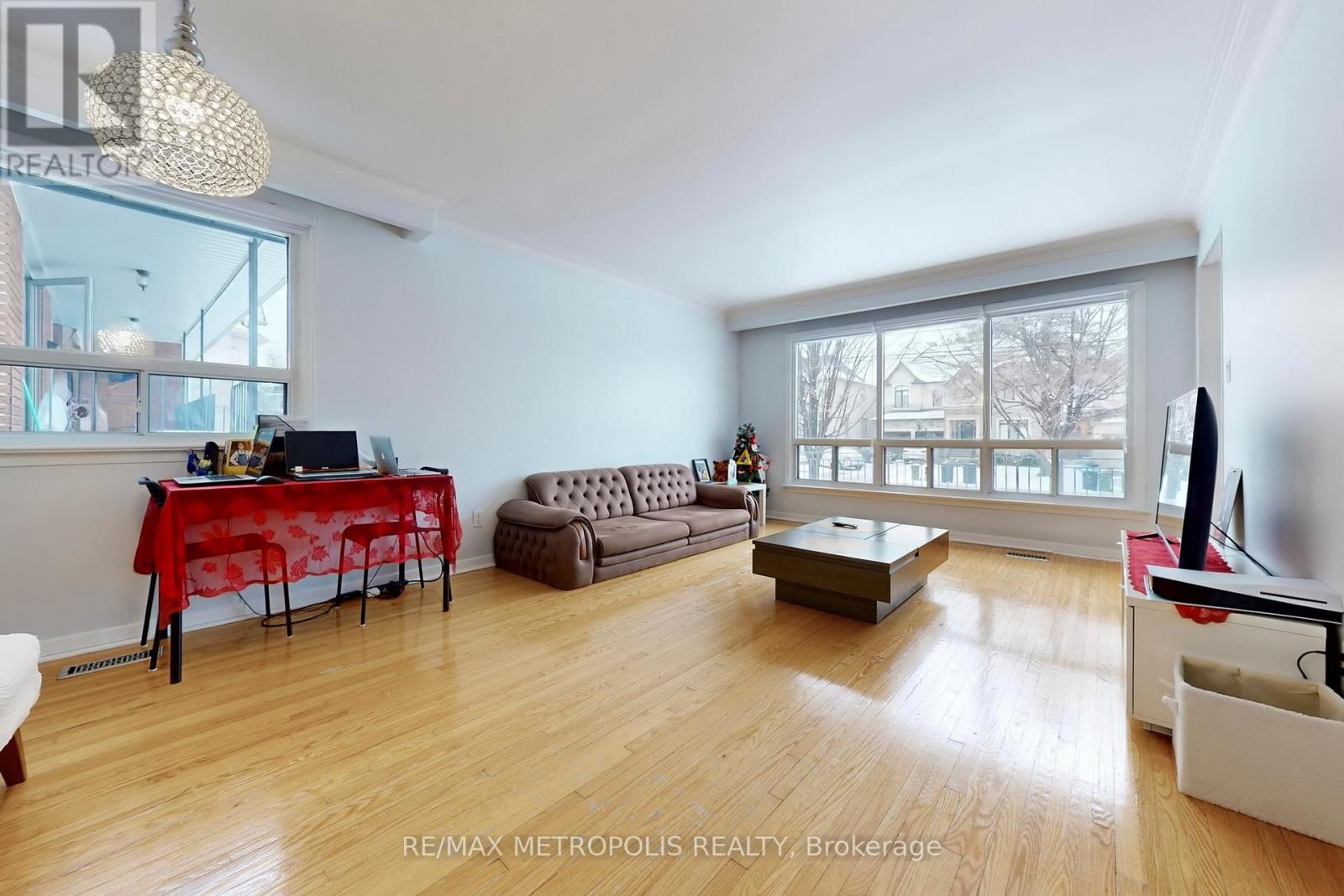 20 KNOX AVENUE - 8