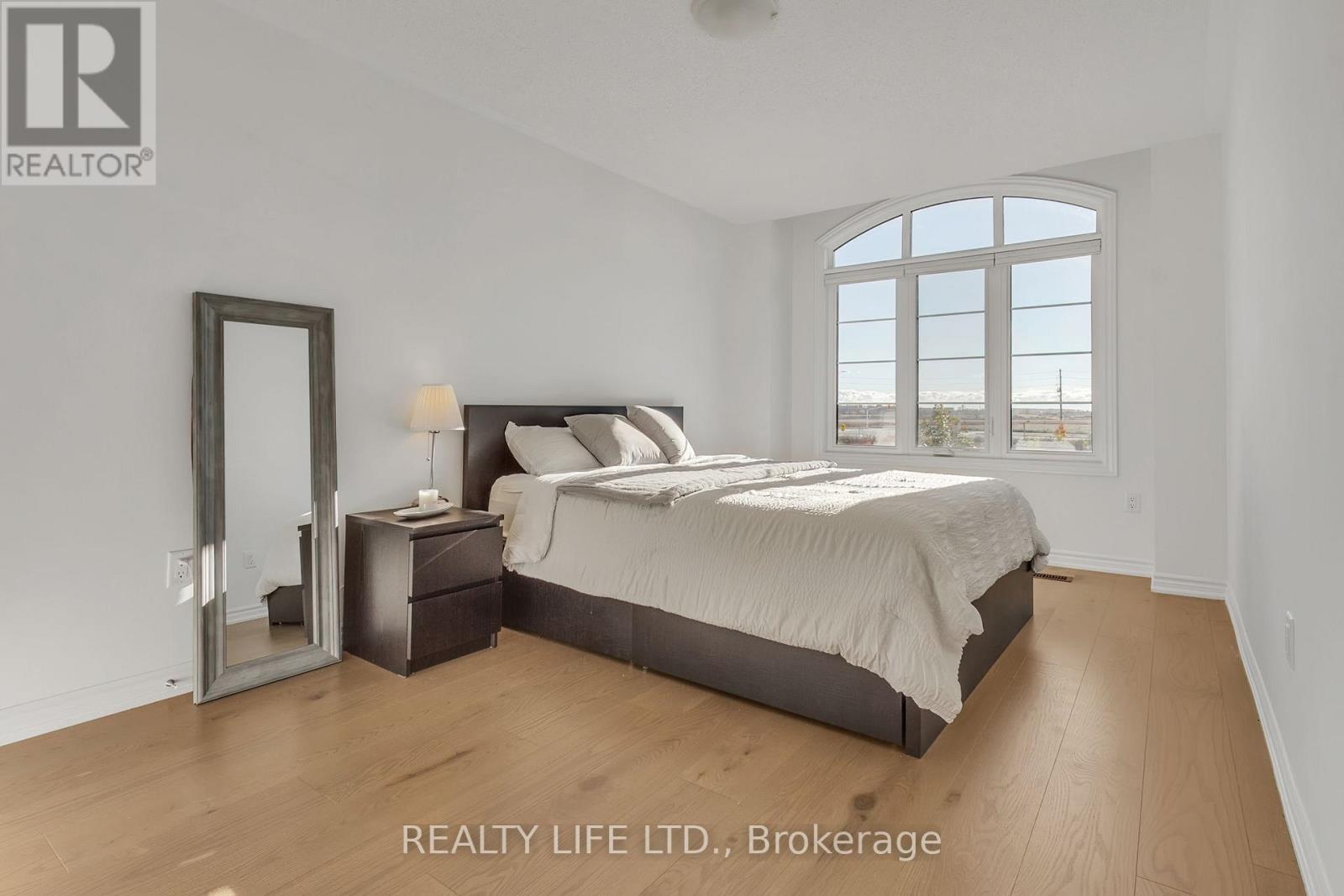 484 THORNBORROW COURT - 19