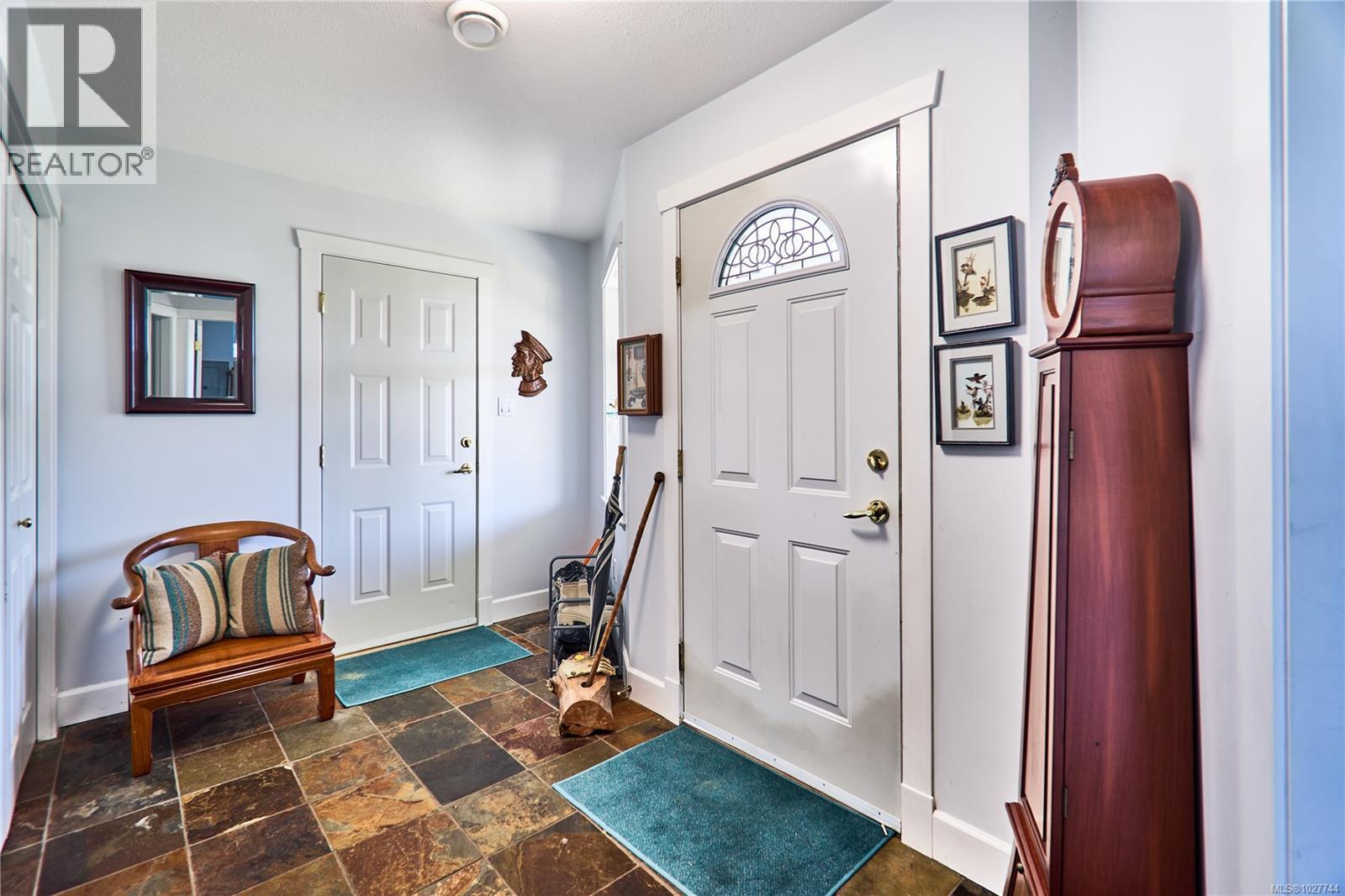 462 Poets Trail Dr, Nanaimo