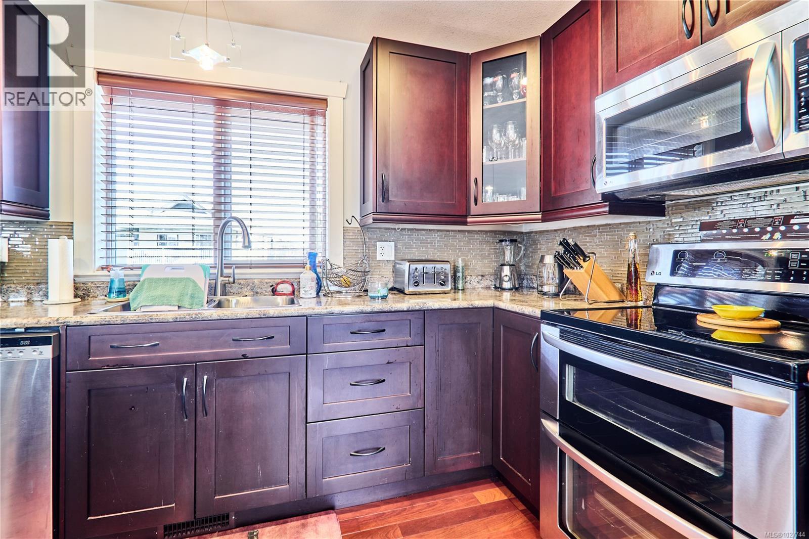 462 Poets Trail Dr, Nanaimo