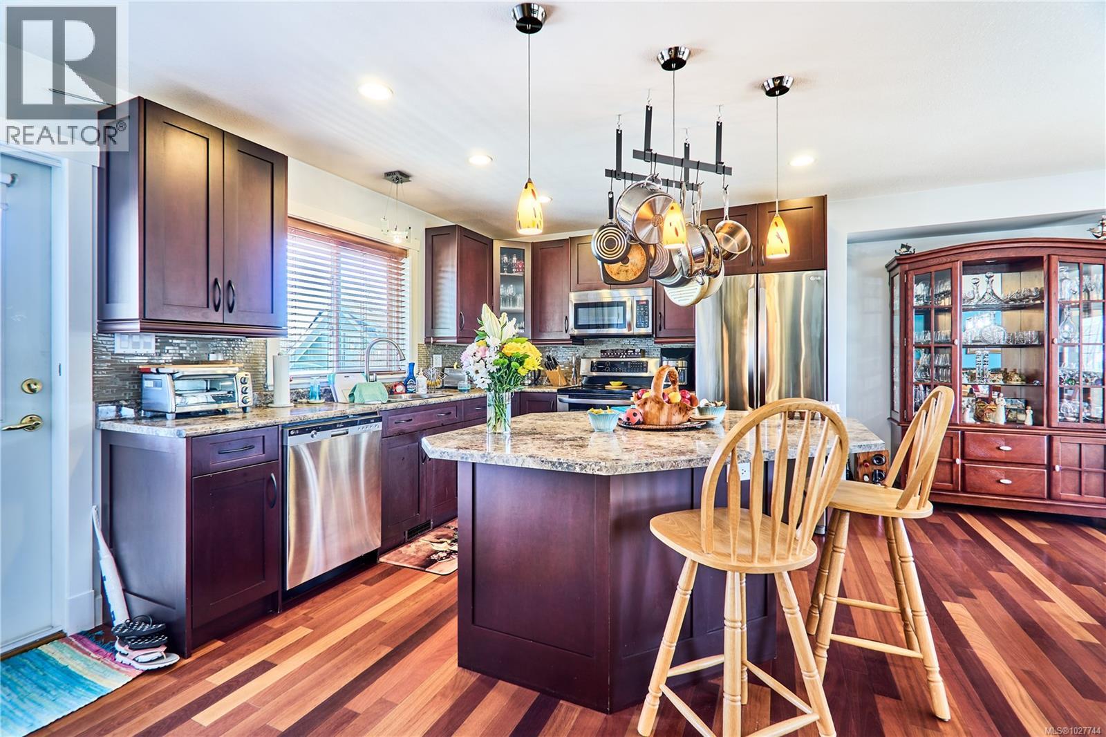 462 Poets Trail Dr, Nanaimo