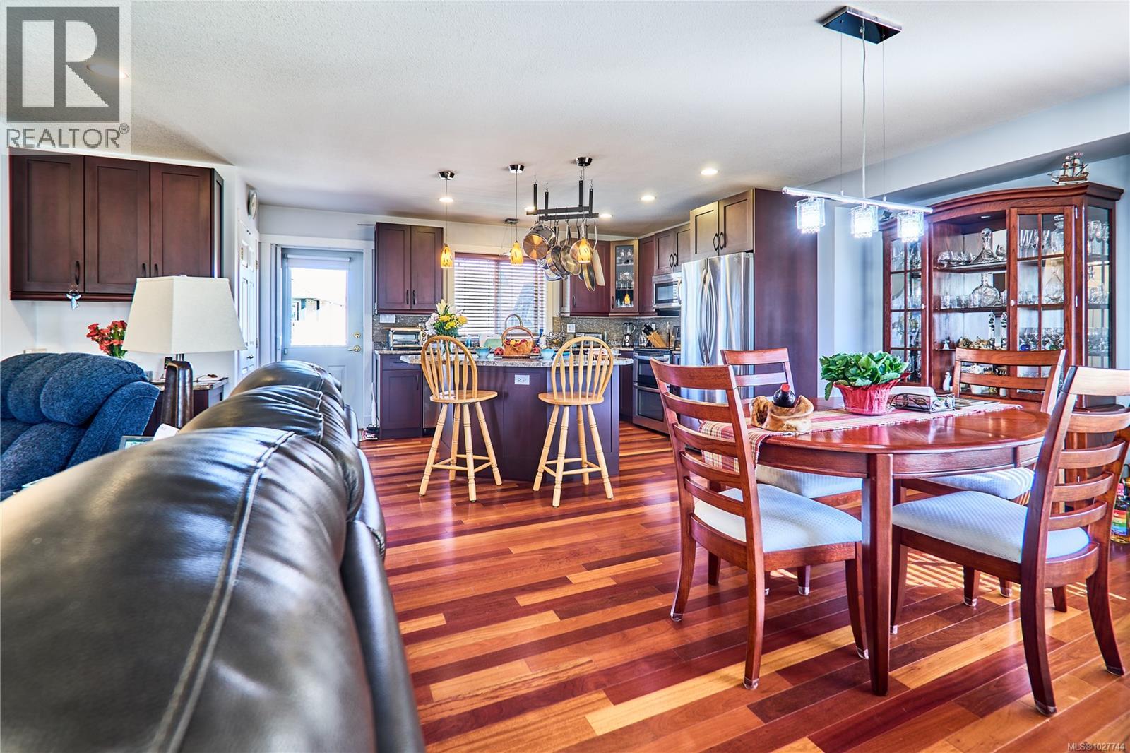 462 Poets Trail Dr, Nanaimo