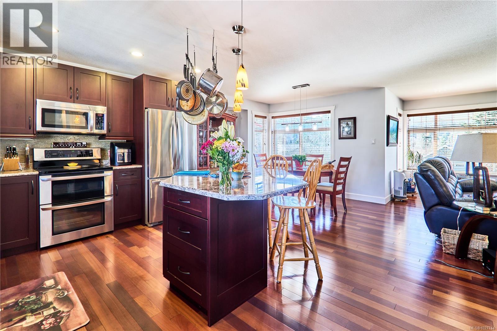 462 Poets Trail Dr, Nanaimo