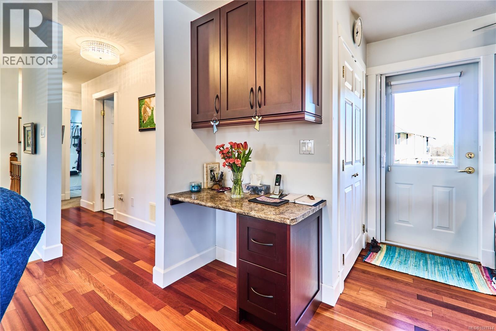 462 Poets Trail Dr, Nanaimo