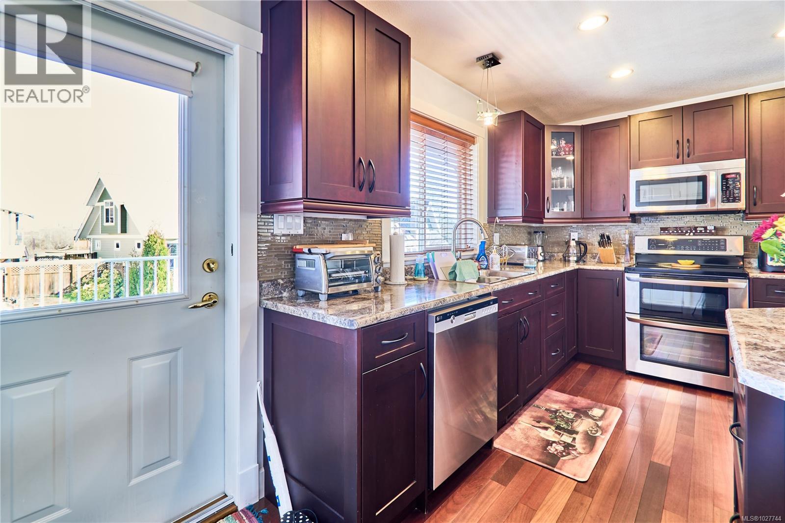 462 Poets Trail Dr, Nanaimo