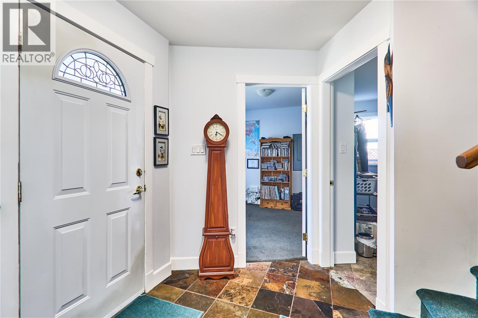 462 Poets Trail Dr, Nanaimo