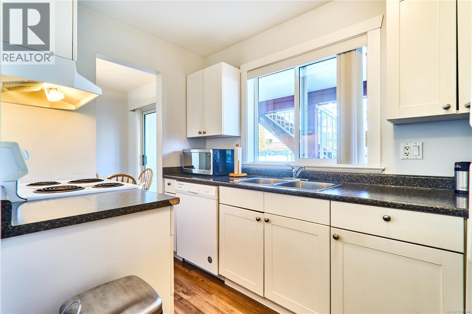 462 Poets Trail Dr, Nanaimo