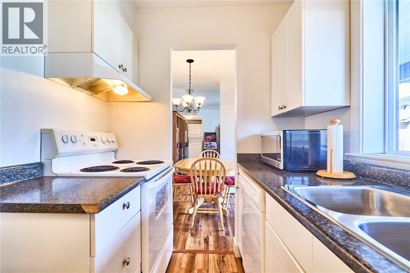 462 Poets Trail Dr, Nanaimo