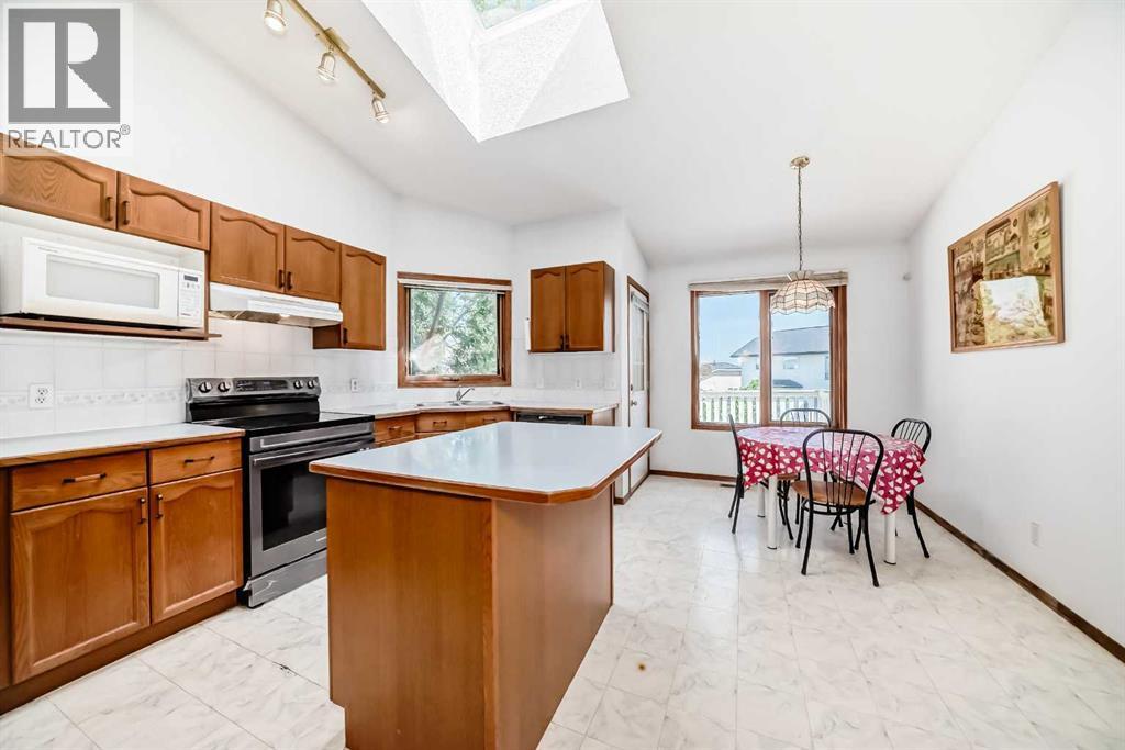 Single Family House Bi-level for Sale in  Harvest Oak Drive NE Harvest Hills Calgary 