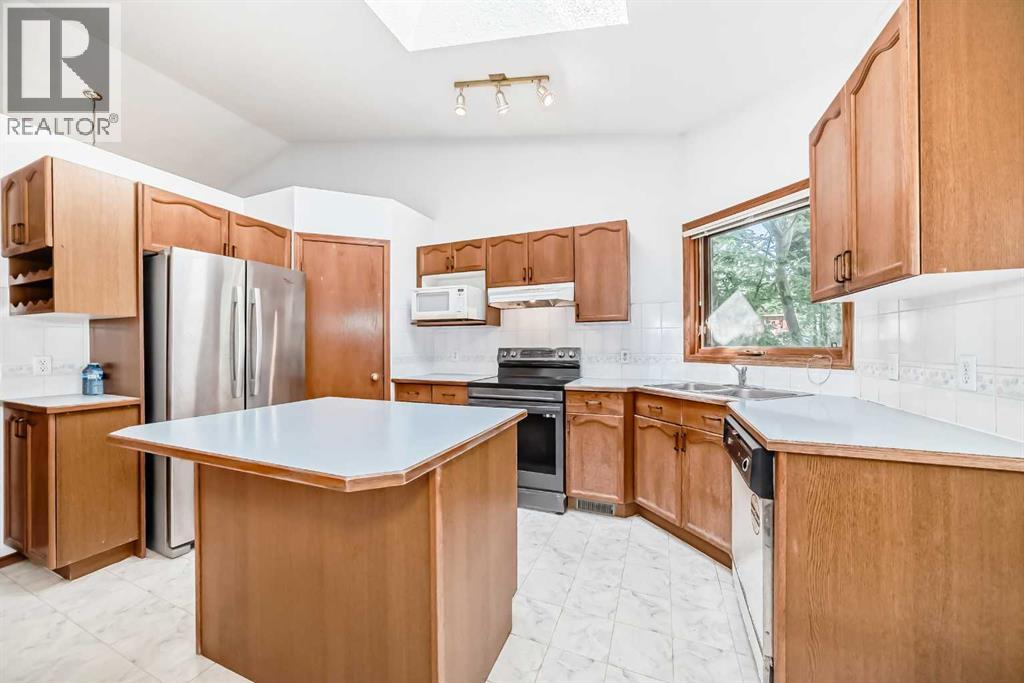 Single Family House Bi-level for Sale in  Harvest Oak Drive NE Harvest Hills Calgary 