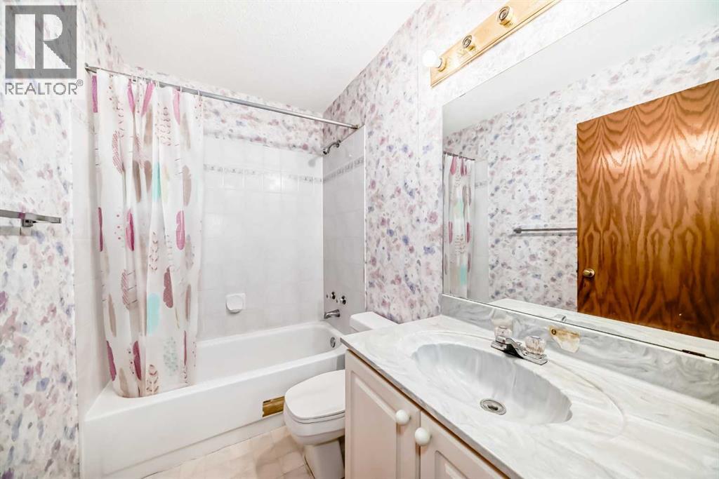 Single Family House Bi-level for Sale in  Harvest Oak Drive NE Harvest Hills Calgary 