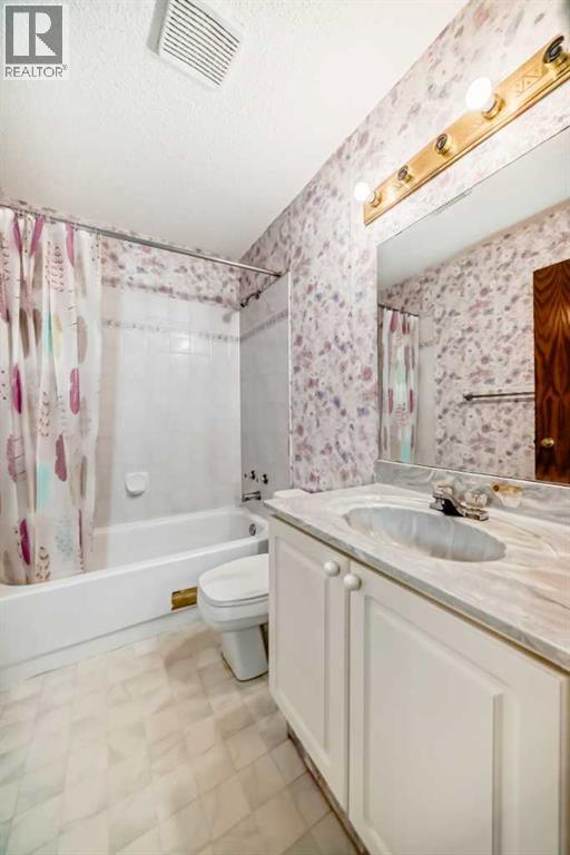 Single Family House Bi-level for Sale in  Harvest Oak Drive NE Harvest Hills Calgary 