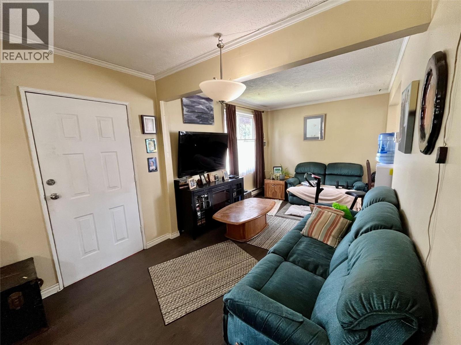 302 6th Avenue NW, Nakusp