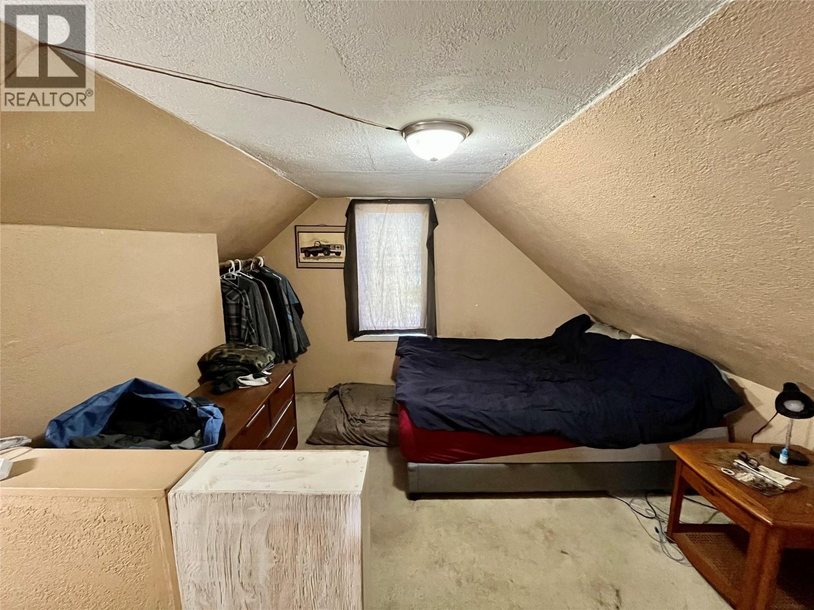 302 6th Avenue NW, Nakusp