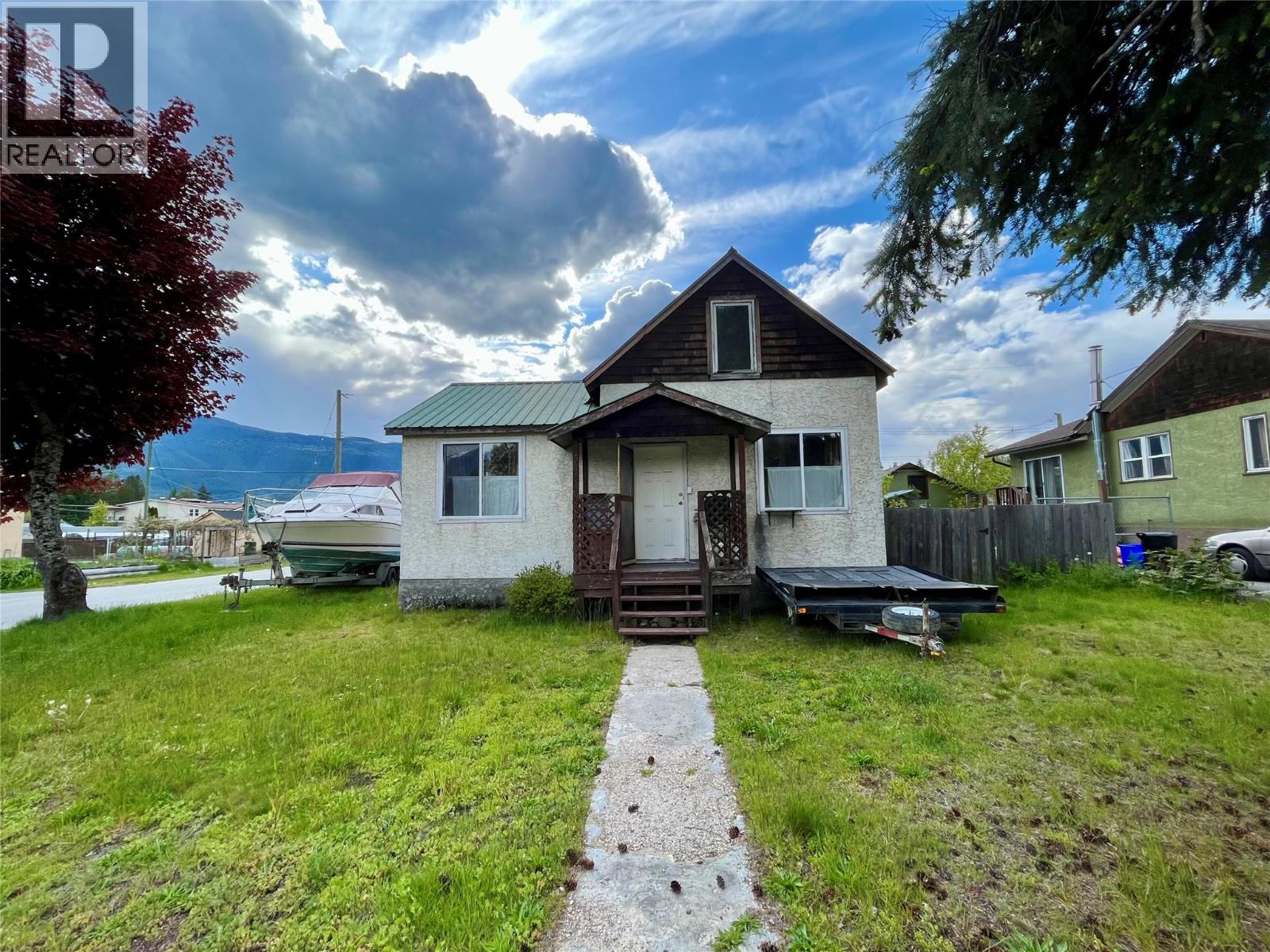 302 6th Avenue NW - 2
