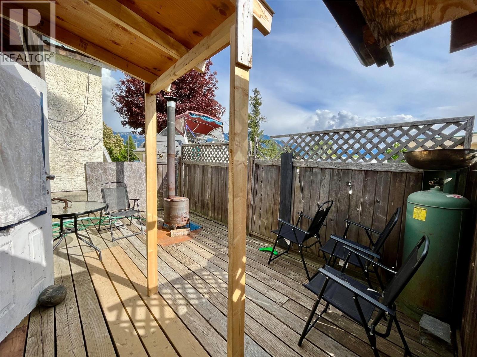 302 6th Avenue NW, Nakusp