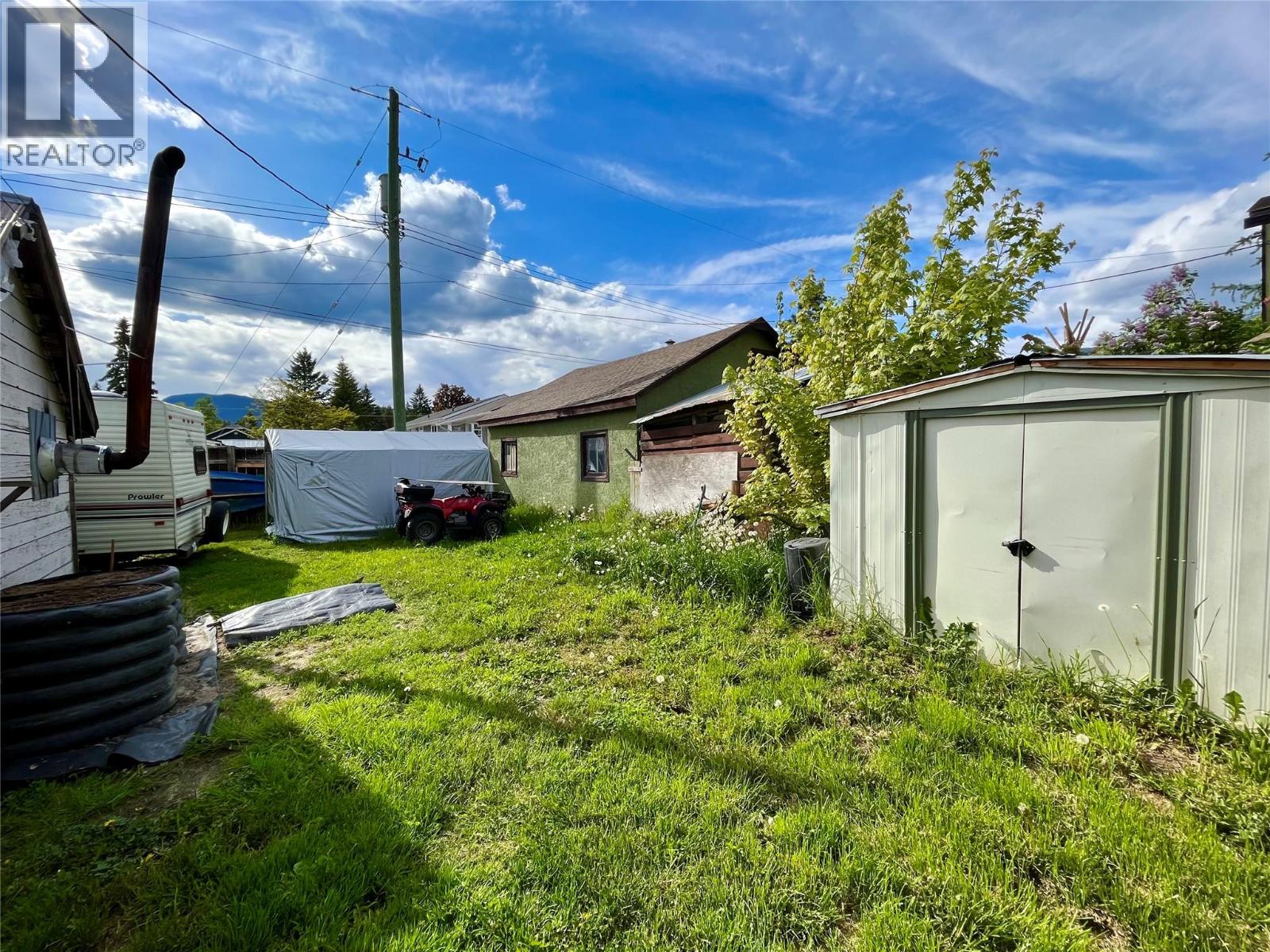 302 6th Avenue NW, Nakusp