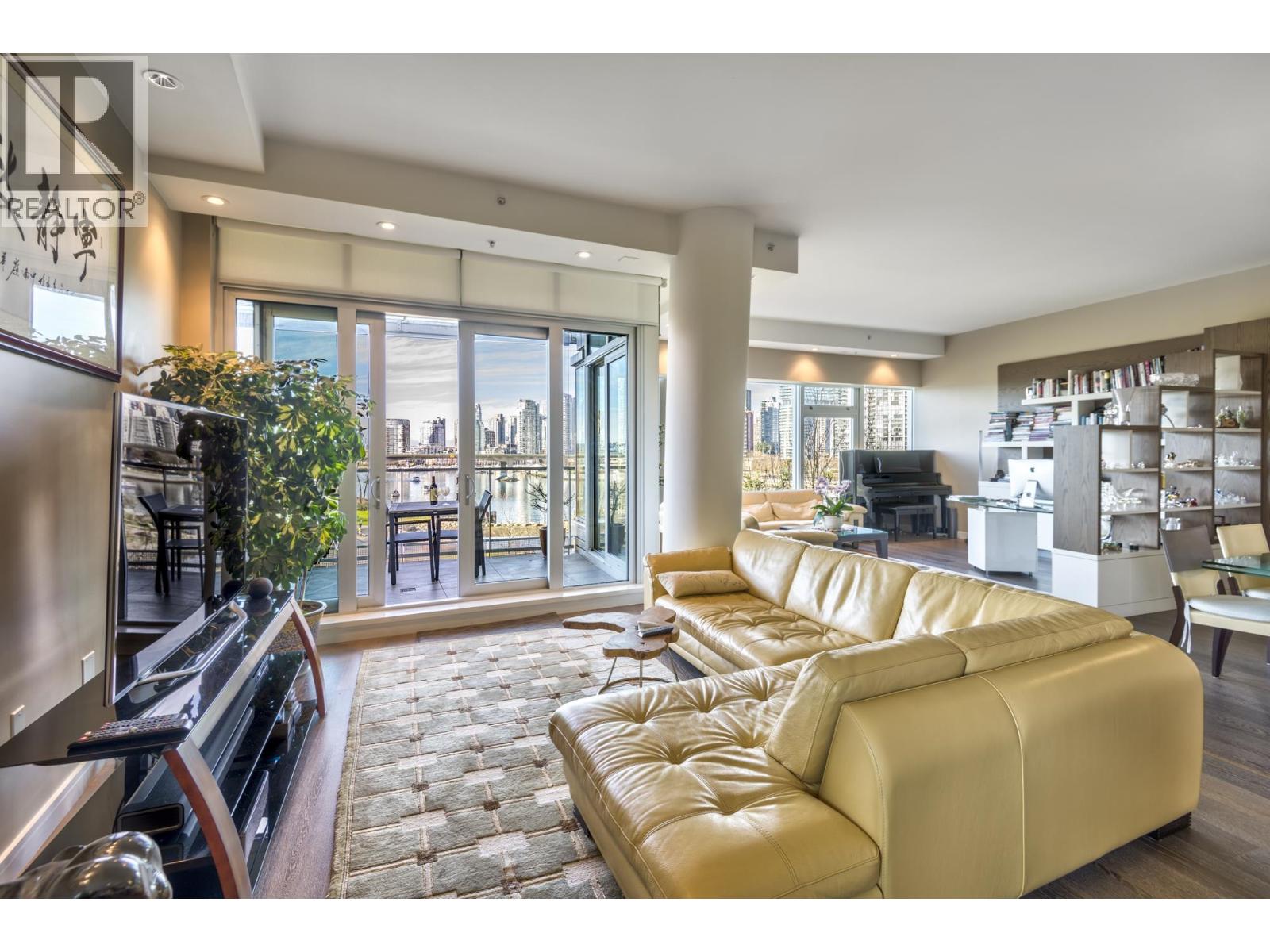 504 181 ATHLETES WAY, Vancouver